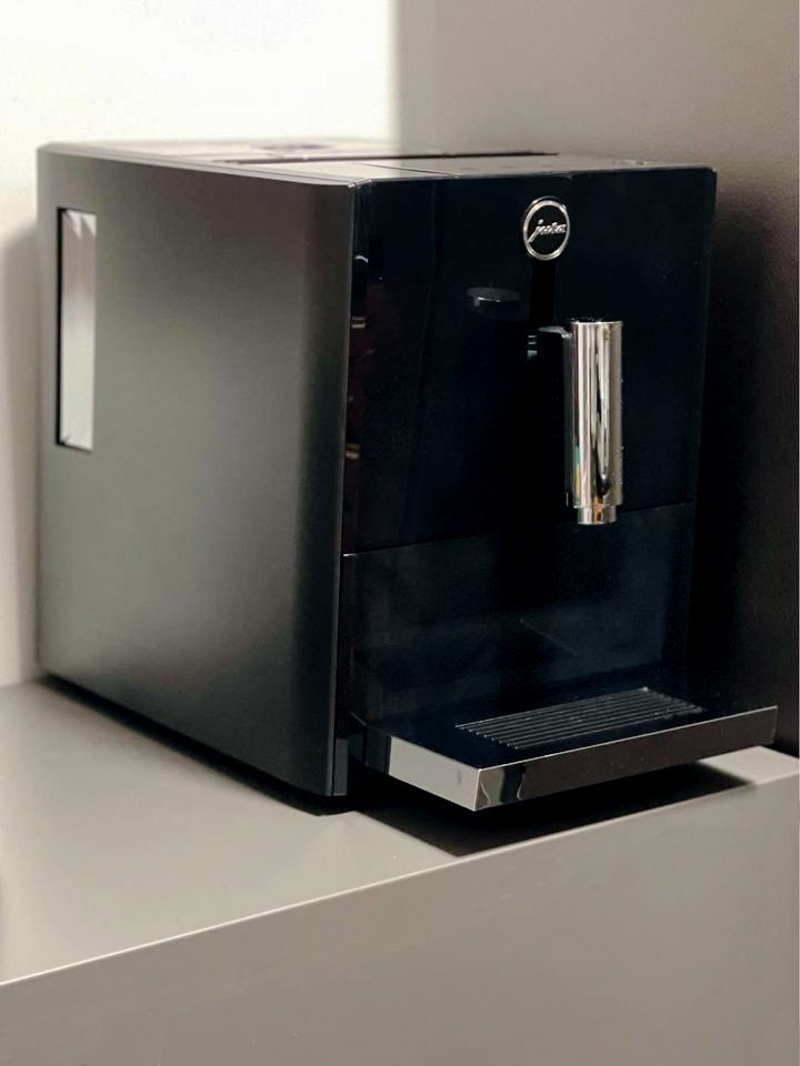 Side view of Jura A1 espresso machine