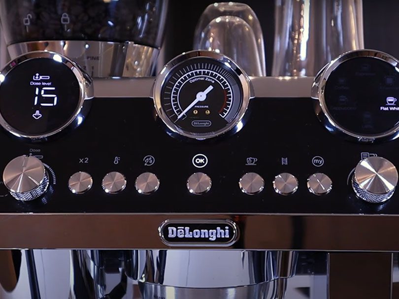 Buttons, dials, and displays on the DeLonghi La Specialta Maestro