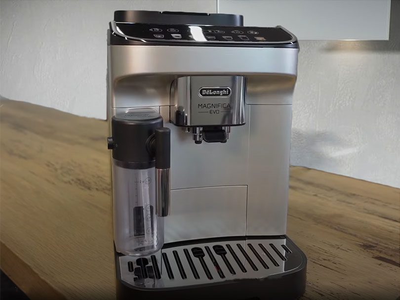 De'Longhi Magnifica Evo with LatteCrema System, Fully Automatic Machine  Bean to Cup Espresso Cappuccino and Iced Coffee Maker, Colored Touch  Display,Black, Silver : Health & Household 