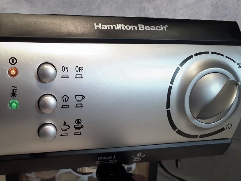 Close up of the buttons, lights, and dial on the Hamilton Beach 40715