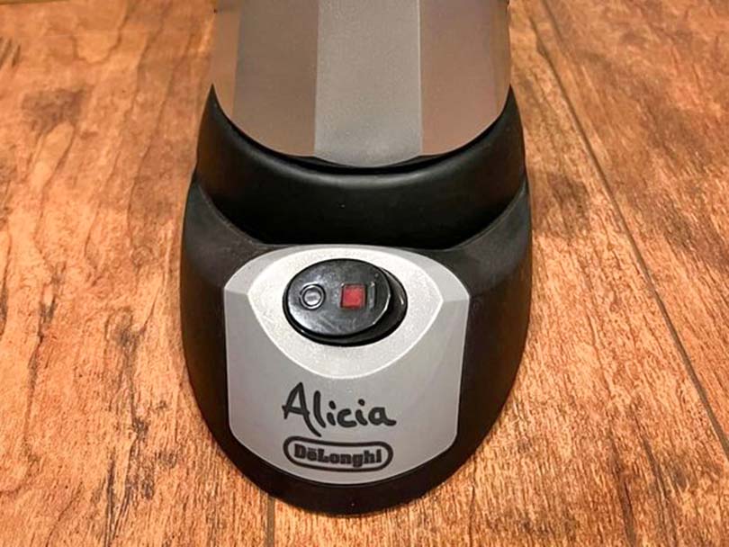 DeLonghi EMK6 Review (AKA the Alicia): An Upgraded Moka Pot?