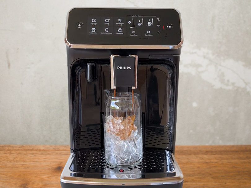 Making an iced coffee with the Philips 3200 LatteGo espresso machine