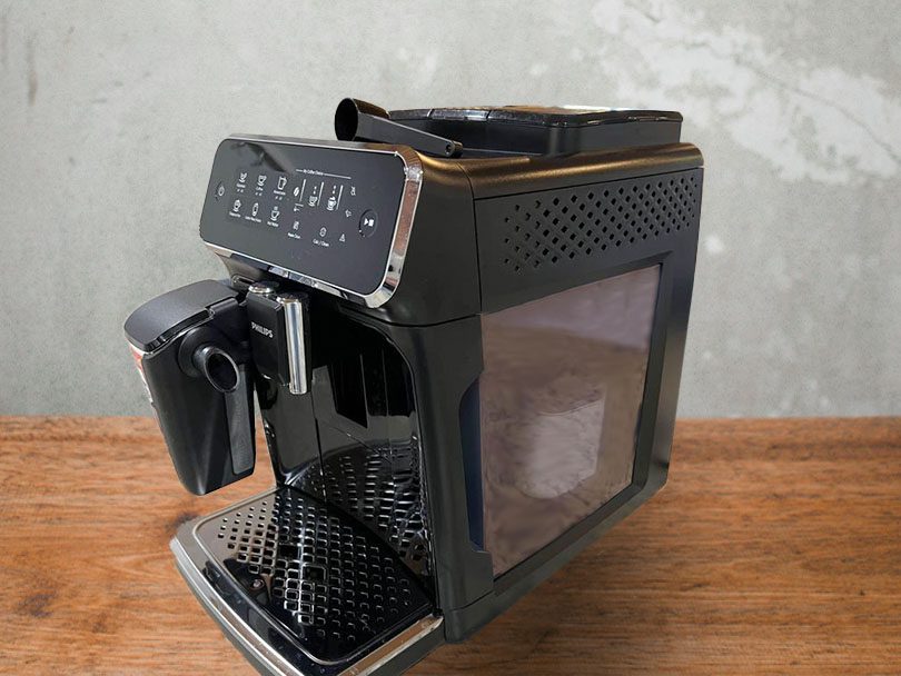 Side view of the Philips 3200 LatteGo espresso machine