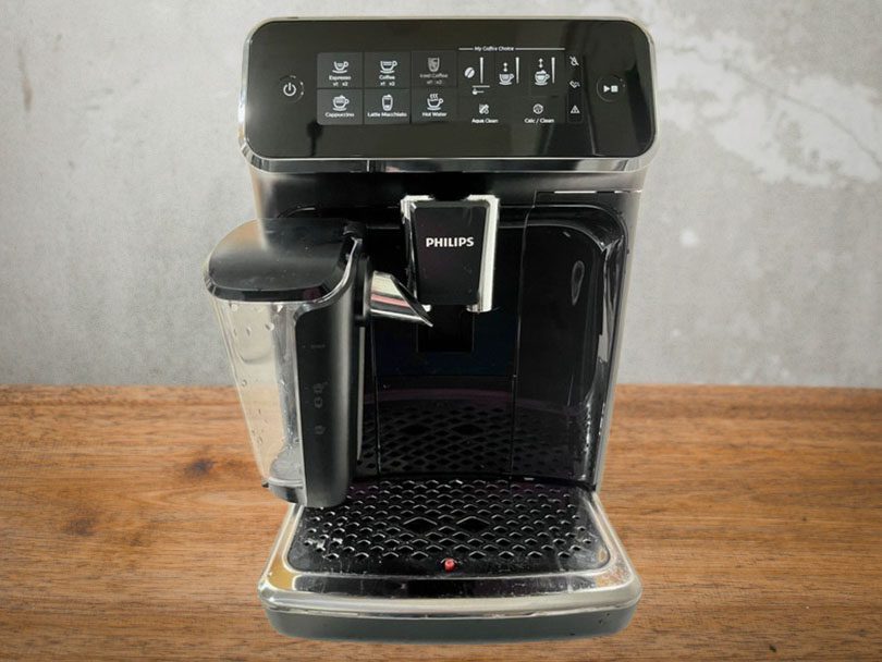Philips 3200 LatteGo with Ice Coffee feature - front view